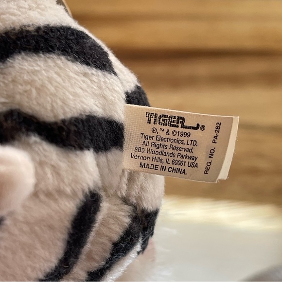 Furby Buddies Hug More - Picture 6 of 9